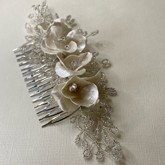Handmade Bridal Floral Hair Comb main image 4